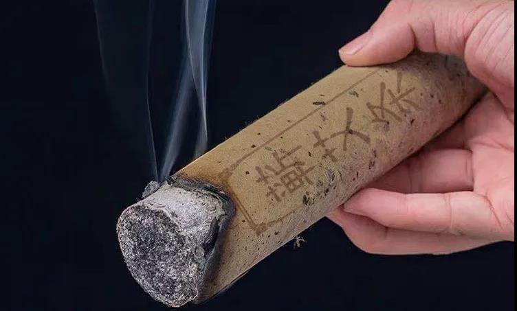 學(xué)會這5種艾灸手法，在家也能做艾灸
