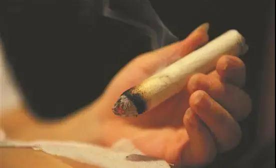 艾灸出汗的10大驚人好處，看完我把空調(diào)關(guān)了！
